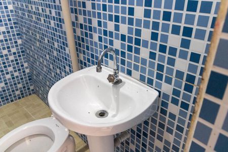 Banheiro de kitnet/studio para alugar com 1 quarto, 30m² em Guaratiba, Rio de Janeiro