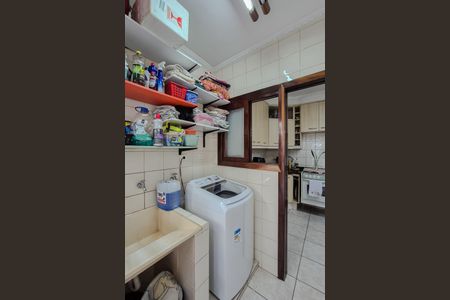 Casa à venda com 174m², 3 quartos e 2 vagas Casa à venda com 174m², 3 quartos e 2 vagasÁrea de Serviço