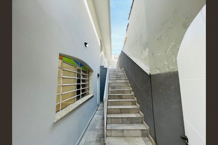 Casa à venda com 340m², 3 quartos e 4 vagas Casa à venda com 340m², 3 quartos e 4 vagasCorredor externo