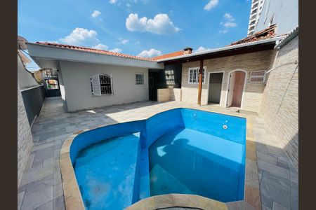 Casa à venda com 340m², 3 quartos e 4 vagas Casa à venda com 340m², 3 quartos e 4 vagasPiscina