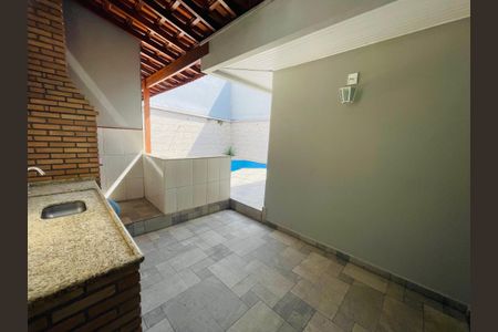 Casa à venda com 340m², 3 quartos e 4 vagas Casa à venda com 340m², 3 quartos e 4 vagasChurrasqueira