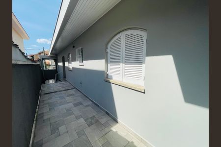 Casa à venda com 340m², 3 quartos e 4 vagas Casa à venda com 340m², 3 quartos e 4 vagasCorredor externo