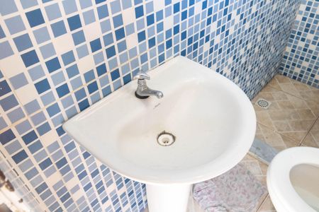 Banheiro Social de kitnet/studio para alugar com 1 quarto, 30m² em Guaratiba, Rio de Janeiro