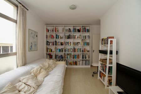 Apartamento à venda com 220m², 3 quartos e 1 vaga Apartamento à venda com 220m², 3 quartos e 1 vagaSala de TV