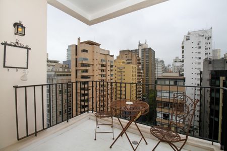 Apartamento à venda com 220m², 3 quartos e 1 vaga Apartamento à venda com 220m², 3 quartos e 1 vagaVaranda