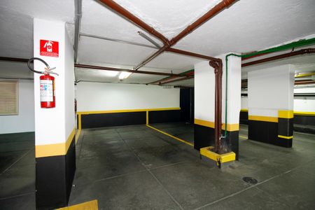 Apartamento à venda com 220m², 3 quartos e 1 vaga Apartamento à venda com 220m², 3 quartos e 1 vagaÁrea Comum - Garagem