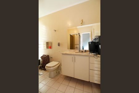 Apartamento à venda com 220m², 3 quartos e 1 vaga Apartamento à venda com 220m², 3 quartos e 1 vagaBanheiro da Suíte