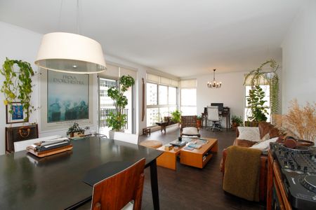 Apartamento à venda com 220m², 3 quartos e 1 vaga Apartamento à venda com 220m², 3 quartos e 1 vagaSala de Estar e Jantar