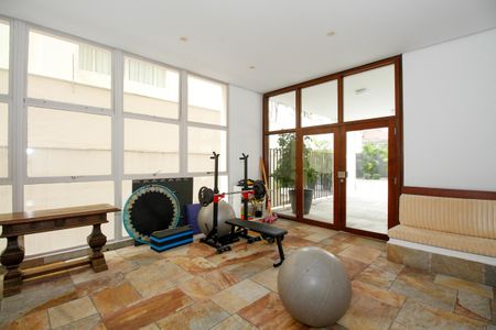 Apartamento à venda com 220m², 3 quartos e 1 vaga Apartamento à venda com 220m², 3 quartos e 1 vagaÁrea Comum - Salão de Festas