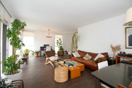 Apartamento à venda com 220m², 3 quartos e 1 vaga Apartamento à venda com 220m², 3 quartos e 1 vagaSala de Estar e Jantar