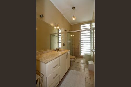 Apartamento à venda com 220m², 3 quartos e 1 vaga Apartamento à venda com 220m², 3 quartos e 1 vagaBanheiro Social