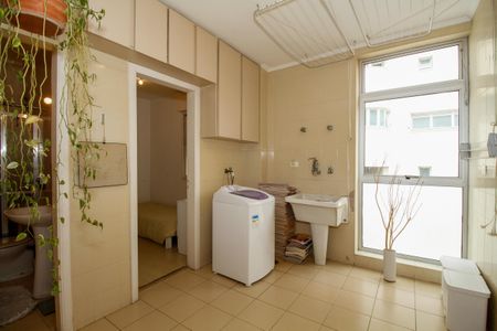 Apartamento à venda com 220m², 3 quartos e 1 vaga Apartamento à venda com 220m², 3 quartos e 1 vagaÁrea de Serviço