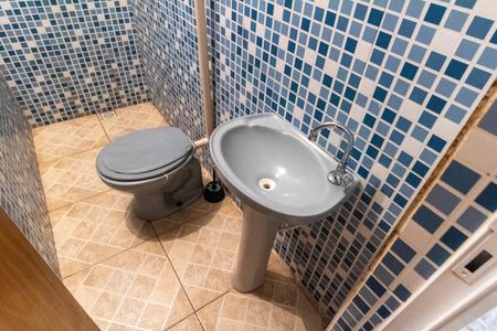 Banheiro Social de kitnet/studio para alugar com 1 quarto, 30m² em Guaratiba, Rio de Janeiro