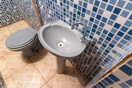 Banheiro Social de kitnet/studio para alugar com 1 quarto, 30m² em Guaratiba, Rio de Janeiro