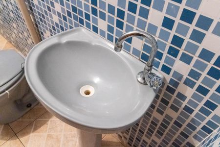 Banheiro Social de kitnet/studio para alugar com 1 quarto, 30m² em Guaratiba, Rio de Janeiro