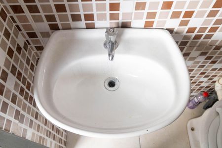 Banheiro Social de kitnet/studio para alugar com 1 quarto, 30m² em Guaratiba, Rio de Janeiro