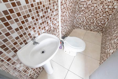 Banheiro Social de kitnet/studio para alugar com 1 quarto, 30m² em Guaratiba, Rio de Janeiro