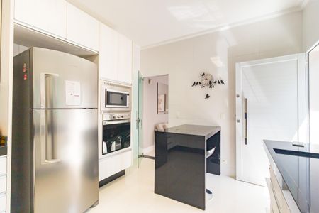 Casa à venda com 240m², 2 quartos e 3 vagas Casa à venda com 240m², 2 quartos e 3 vagasCozinha