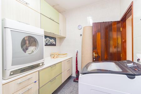 Casa à venda com 240m², 2 quartos e 3 vagas Casa à venda com 240m², 2 quartos e 3 vagasÁrea de Serviço