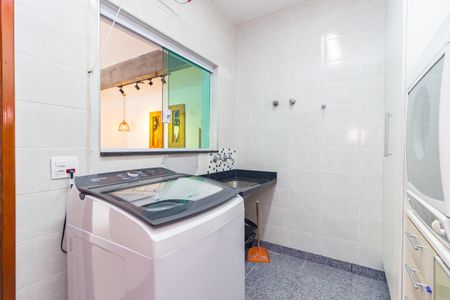 Casa à venda com 240m², 2 quartos e 3 vagas Casa à venda com 240m², 2 quartos e 3 vagasÁrea de Serviço