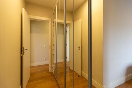 Apartamento à venda com 122m², 3 quartos e 2 vagasCloset da suíte 2