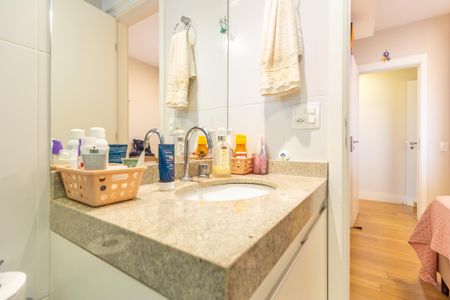 Apartamento à venda com 122m², 3 quartos e 2 vagasBanheiro da Suíte 1