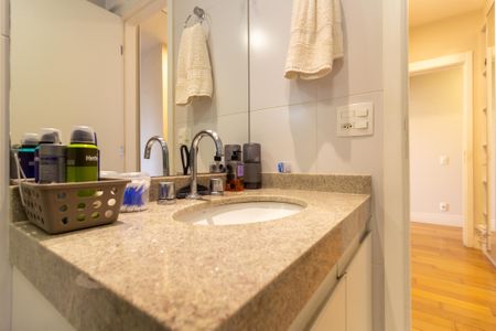 Apartamento à venda com 122m², 3 quartos e 2 vagasBanheiro da Suíte 2