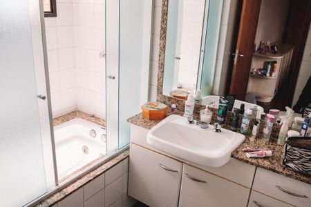 Apartamento à venda com 132m², 4 quartos e 2 vagasBanheiro