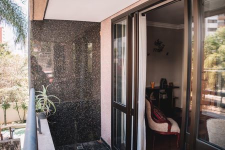 Apartamento à venda com 132m², 4 quartos e 2 vagasVaranda