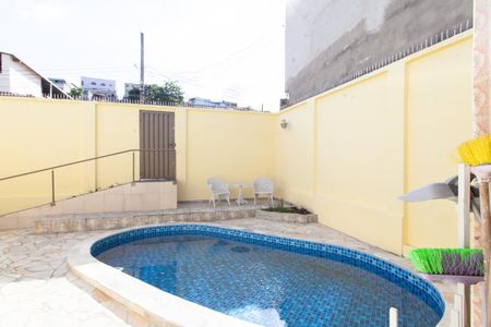 Casa à venda com 239m², 4 quartos e 4 vagas Casa à venda com 239m², 4 quartos e 4 vagasPiscina
