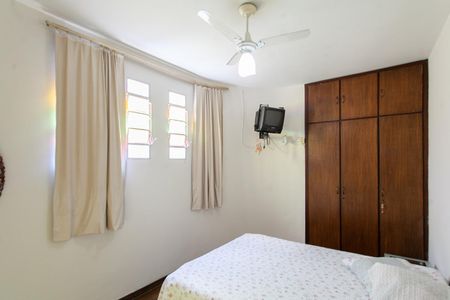 Casa à venda com 239m², 4 quartos e 4 vagas Casa à venda com 239m², 4 quartos e 4 vagasQuarto 1