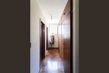 Casa à venda com 239m², 4 quartos e 4 vagas Casa à venda com 239m², 4 quartos e 4 vagasCloset da suíte
