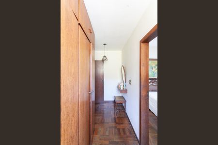 Casa à venda com 239m², 4 quartos e 4 vagas Casa à venda com 239m², 4 quartos e 4 vagasCloset da suíte