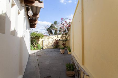 Casa à venda com 239m², 4 quartos e 4 vagas Casa à venda com 239m², 4 quartos e 4 vagasQuintal