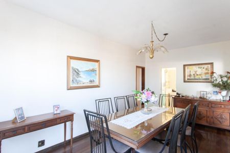 Casa à venda com 239m², 4 quartos e 4 vagas Casa à venda com 239m², 4 quartos e 4 vagasSala de Jantar