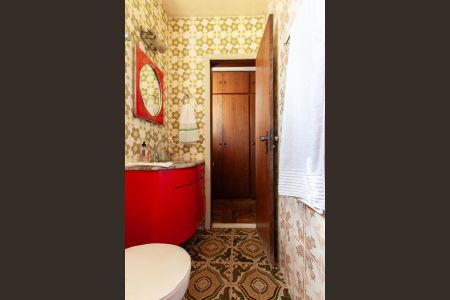 Casa à venda com 239m², 4 quartos e 4 vagas Casa à venda com 239m², 4 quartos e 4 vagasBanheiro da Suíte