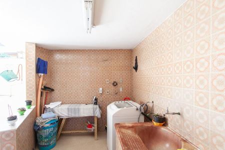 Casa à venda com 239m², 4 quartos e 4 vagas Casa à venda com 239m², 4 quartos e 4 vagasÁrea de Serviço