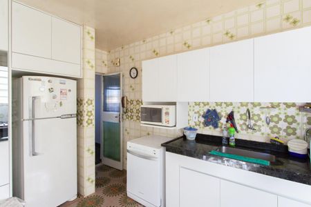 Casa à venda com 239m², 4 quartos e 4 vagas Casa à venda com 239m², 4 quartos e 4 vagasCozinha