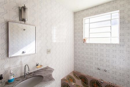 Casa à venda com 239m², 4 quartos e 4 vagas Casa à venda com 239m², 4 quartos e 4 vagasBanheiro Social