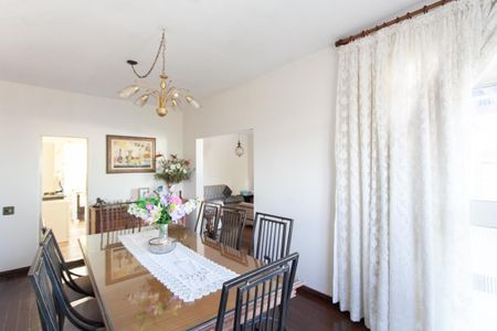 Casa à venda com 239m², 4 quartos e 4 vagas Casa à venda com 239m², 4 quartos e 4 vagasSala de Jantar