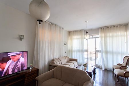 Casa à venda com 239m², 4 quartos e 4 vagas Casa à venda com 239m², 4 quartos e 4 vagasSala