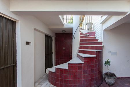 Casa à venda com 239m², 4 quartos e 4 vagas Casa à venda com 239m², 4 quartos e 4 vagasEntrada