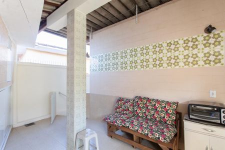 Casa à venda com 239m², 4 quartos e 4 vagas Casa à venda com 239m², 4 quartos e 4 vagasVaranda