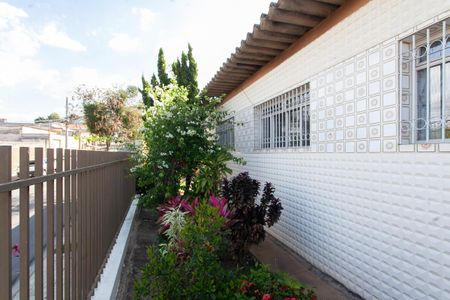 Casa à venda com 239m², 4 quartos e 4 vagas Casa à venda com 239m², 4 quartos e 4 vagasJardim