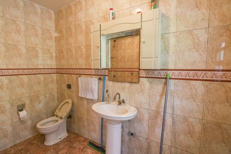 Casa de condomínio para alugar com 700m², 3 quartos e 3 vagas Casa de condomínio para alugar com 700m², 3 quartos e 3 vagasBanheiro da suíte 1