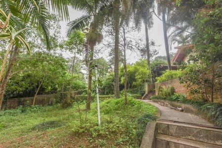 Casa de condomínio para alugar com 700m², 3 quartos e 3 vagas Casa de condomínio para alugar com 700m², 3 quartos e 3 vagasJardim