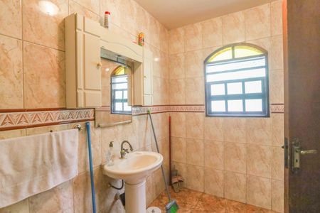 Casa de condomínio para alugar com 700m², 3 quartos e 3 vagas Casa de condomínio para alugar com 700m², 3 quartos e 3 vagasBanheiro da suíte 1