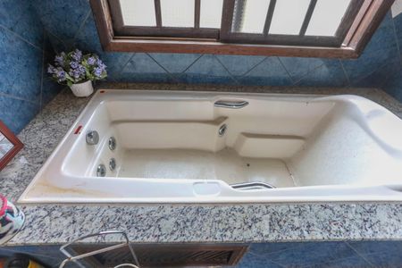 Casa de condomínio para alugar com 700m², 3 quartos e 3 vagas Casa de condomínio para alugar com 700m², 3 quartos e 3 vagasBanheiro da suíte 2