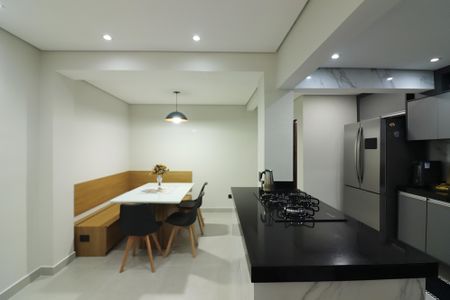 Casa de condomínio à venda com 100m², 3 quartos e 2 vagasSala/Cozinha