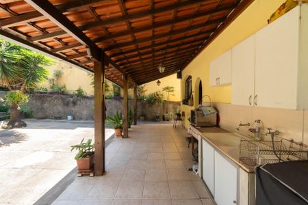 Casa para alugar com 218m², 5 quartos e 3 vagasÁrea de Serviço